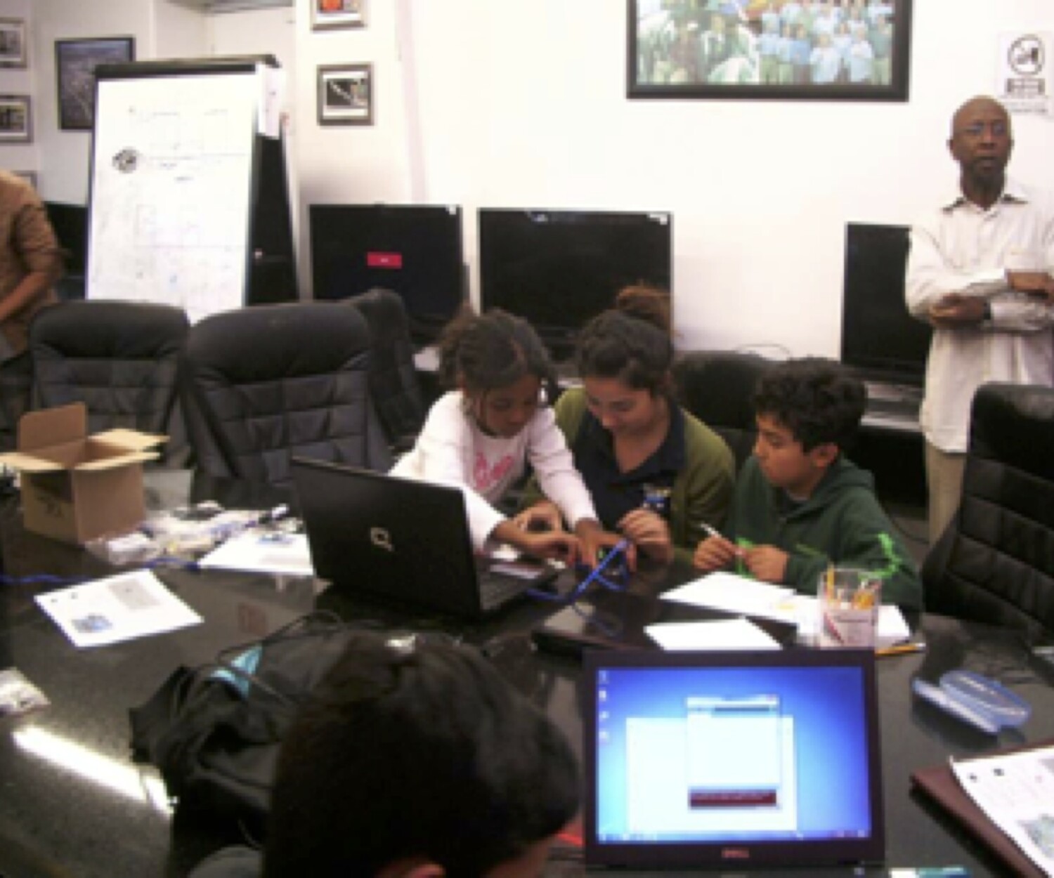 Students in Compton at Tomorrow’s Aeronautical Museum using the Arduino board